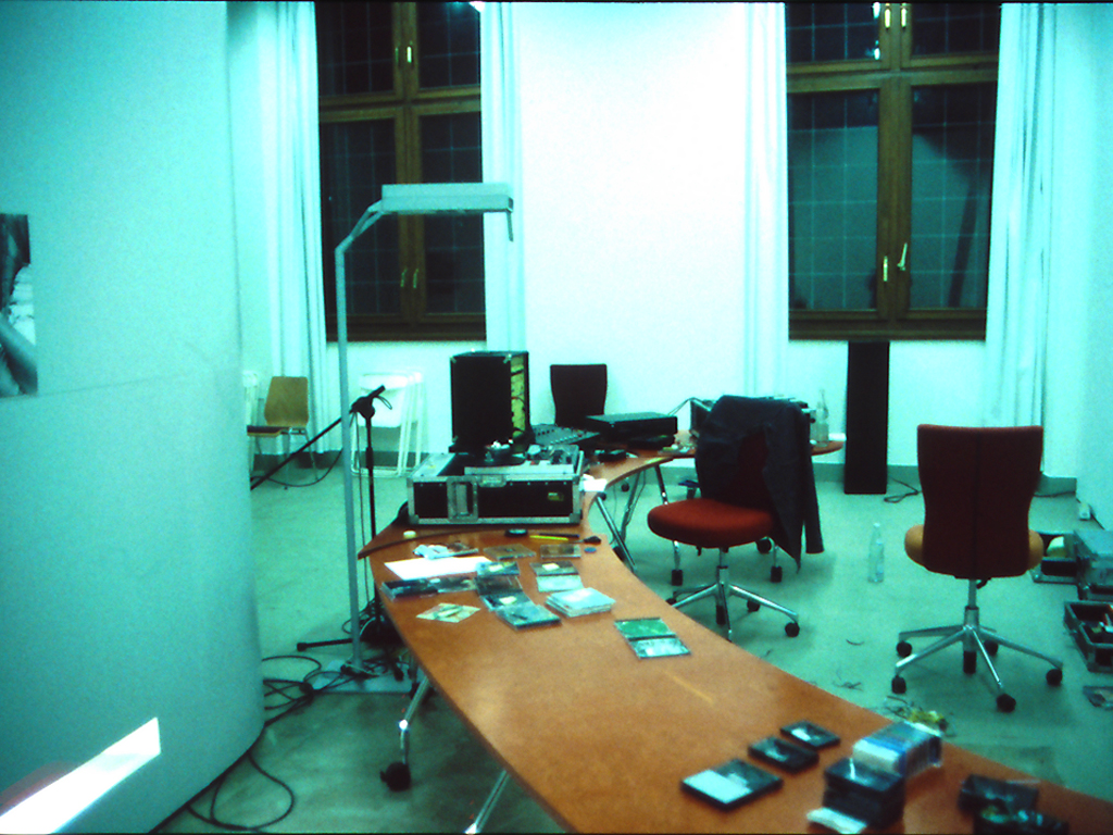  Inside Hybrid Workspace: Studio